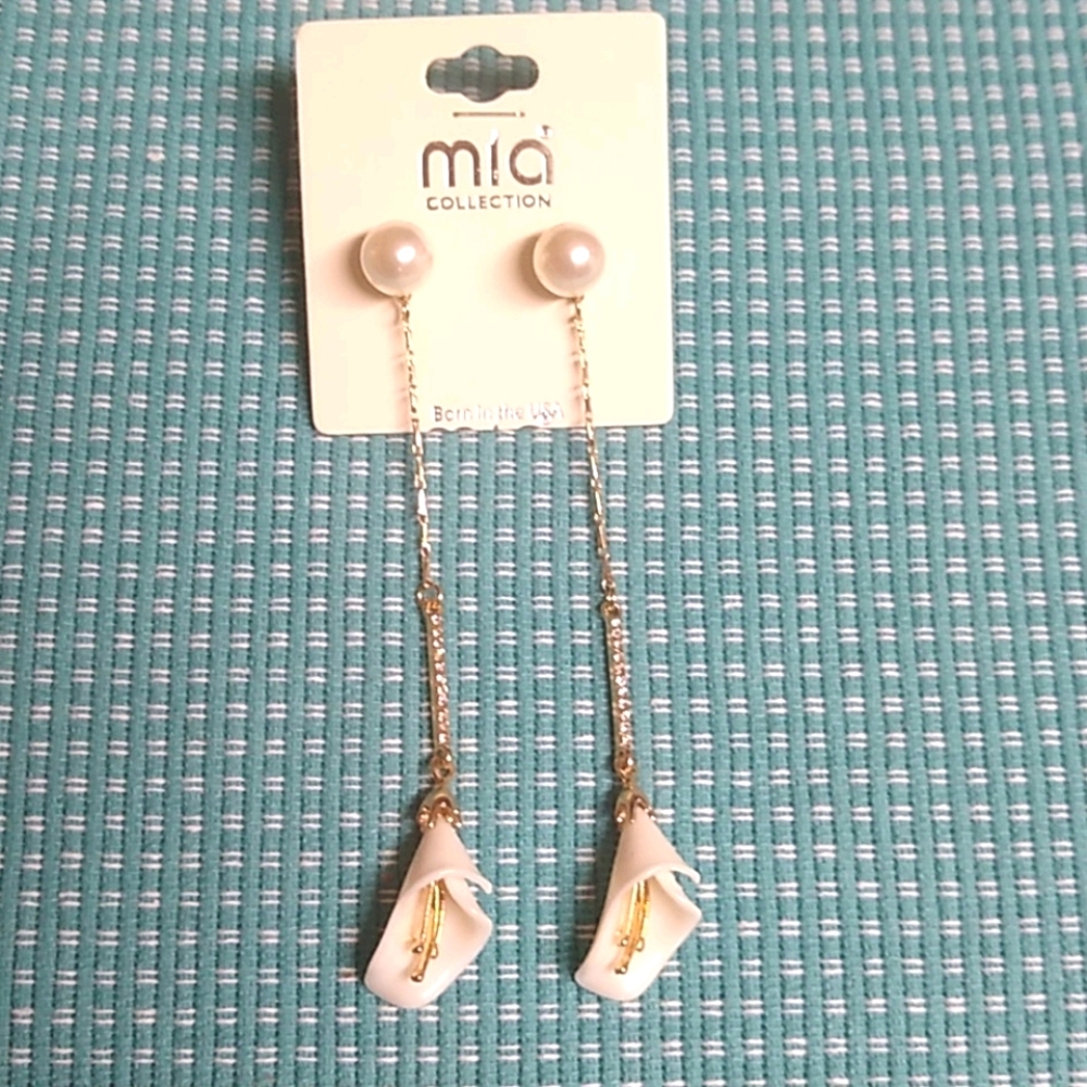 😻 3 For $15 White Floral Pearly Bling Dangles